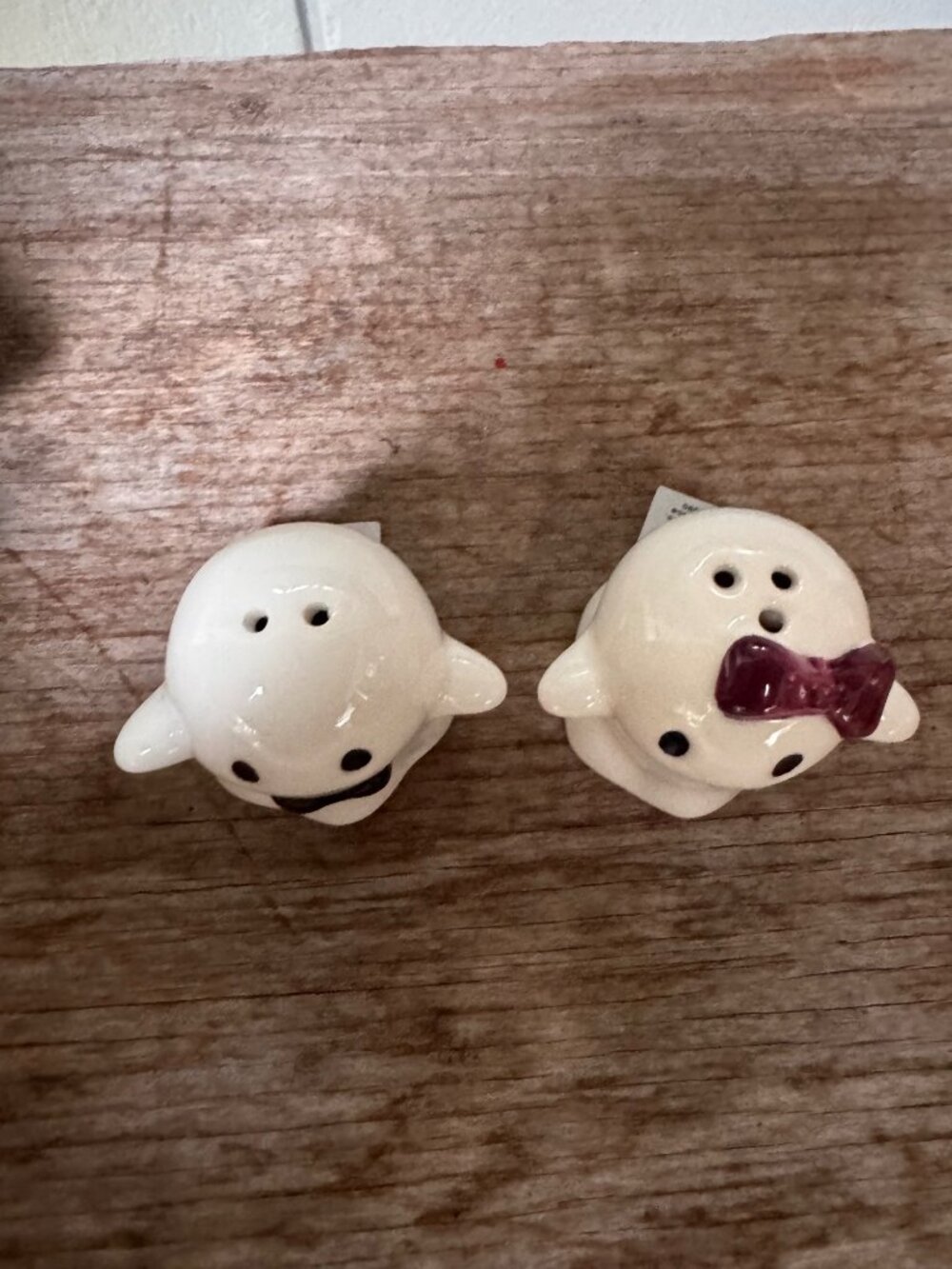 Cracker Barrel Halloween Ghost Salt & Pepper Shakers Ceramic Pair New Tags - Picture 3 of 8